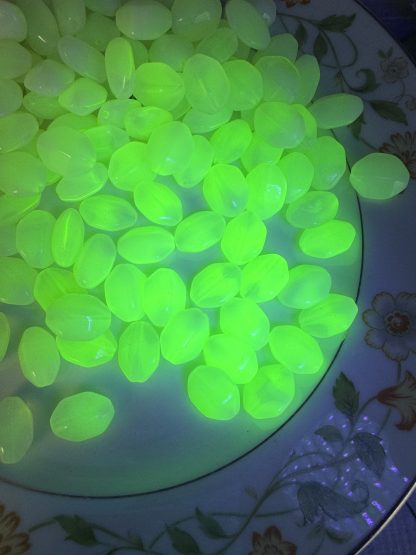 Vintage Uranium Glass (UG) Vaseline Glass Beads - 15mm - 12 Beads - Image 4