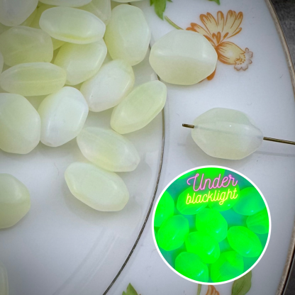 Vintage Uranium Glass (UG) Vaseline Glass Beads - 15mm - 12 Beads