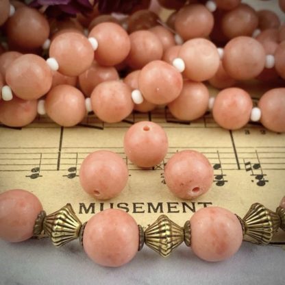 Vintage Czech peachy raspberry sherbet Pink Mottled Round Beads and White Spacer Seed Beads Glass Beads - 11mm - 20 Beads