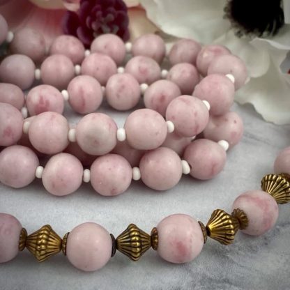 Vintage Czech Light Pink Strawberry Mottled Round Beads and White Spacer Seed Beads Glass Beads - 11mm - 20 Beads