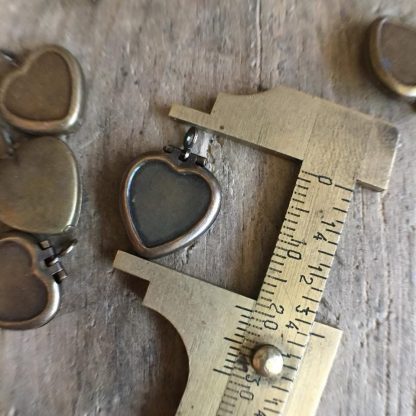 Vintage Antique Brass Plated Heart Locket Holds 12x10mm heart cabochon - 20mm - 10 Pieces - Image 2