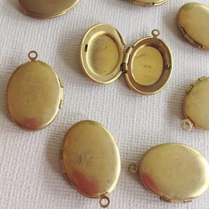 Vintage Raw Brass Oval Locket - 25x18mm - 6 Pieces