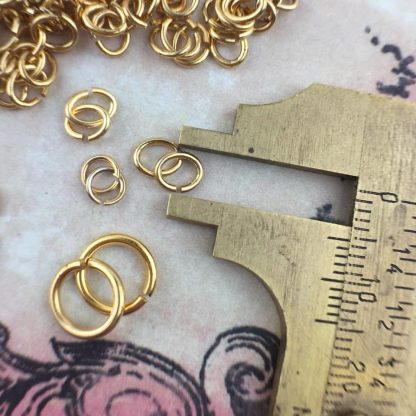 Vintage Gold Plated Mixed Oval and Round Jump Rings Connectors / Links (#12) - 5-9mm OD - 22-19 gauge - 10 Grams - Image 2