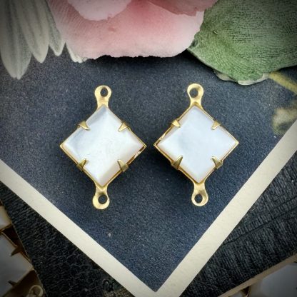 Vintage White Mother of Pearl (MOP) Diamond Connectors / Links - 20mm - 2 Pieces