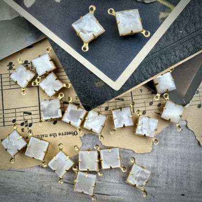 Vintage White Mother of Pearl (MOP) Diamond Connectors / Links - 20mm - 2 Pieces - Image 3