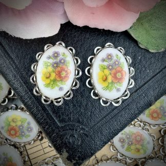Vintage Floral Decal Versatile Lace Edge Pendants / Components / Links / Connectors - 22mm - 2 Pieces