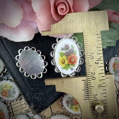 Vintage Floral Decal Versatile Lace Edge Pendants / Components / Links / Connectors - 22mm - 2 Pieces - Image 2
