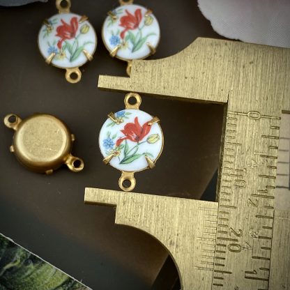 Adorable Vintage Glass Tulip Round Connectors Connectors / Links - 16mm - 2 Pieces - Image 2