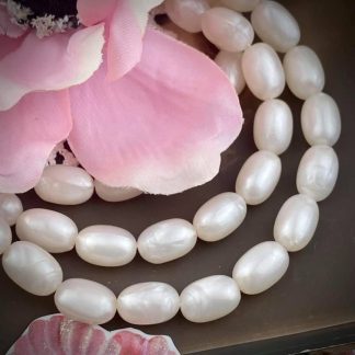 Vintage Lucite Pearly Swirl White ‘Shampoo’ Moonglow Pearl Large Oval Beads - 12mm x 8mm - 25 Beads