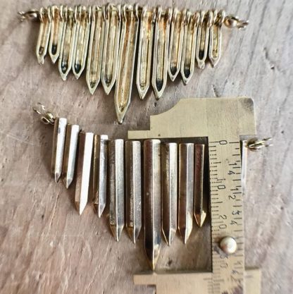 Vintage Antique Gold Strand of Graduated Cast Metal Spike Beads / Charms - 34mm - 1 strand - Image 2