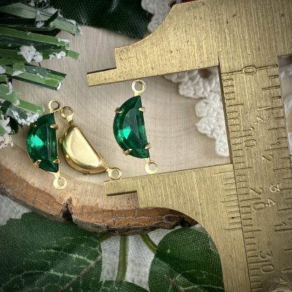 Vintage Crystal Emerald Green Half Moon / Circle  Rhinestone Connectors / Links / Charms in Gold Tone - 15mm - 4 Pieces - Image 2