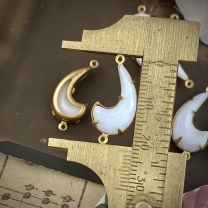 Vintage Opaque Chalk White Super Unique Paisley/ Swoop Rhinestone Connectors / Links / Charms - 23mm - 1 Pair (2 Pieces) - Image 2