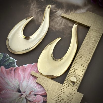 Vintage Gold Plated Super Unique Paisley/ Swoop Drops / Charms - 43mm - 1 Pair (2 Pieces) - Image 2