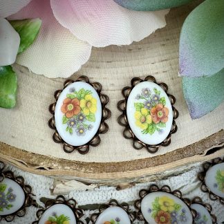 Vintage Floral Decal Pendants Lace Edge Charms - 22mm - 2 Pieces