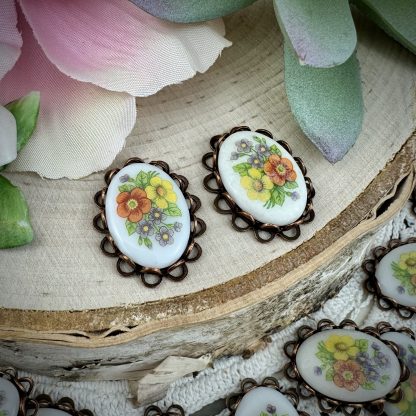 Vintage Floral Decal Pendants Lace Edge Charms - 22mm - 2 Pieces - Image 3